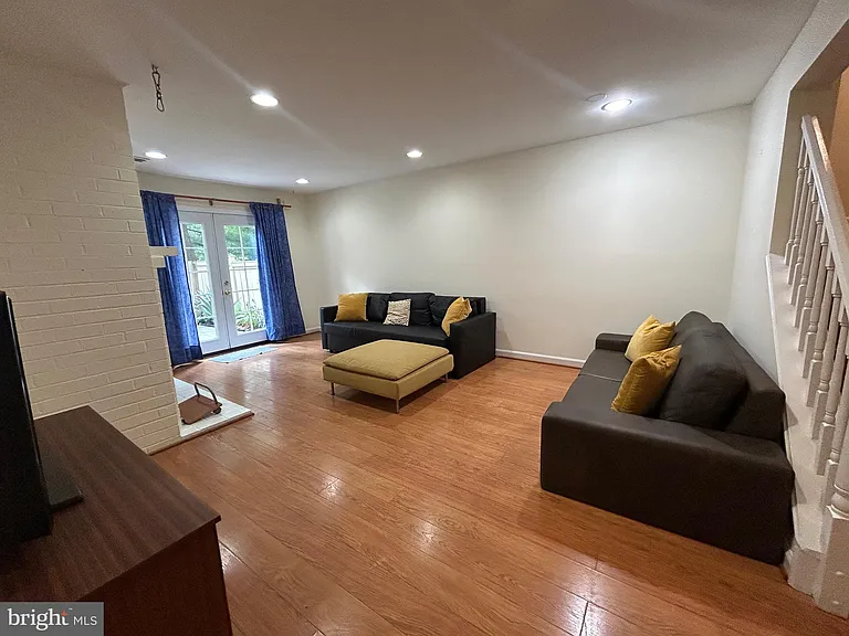 5916 Dorchester Way — Photo 21