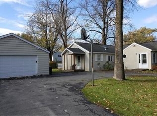 6425 Wembridge Dr, East Syracuse, NY 13057
