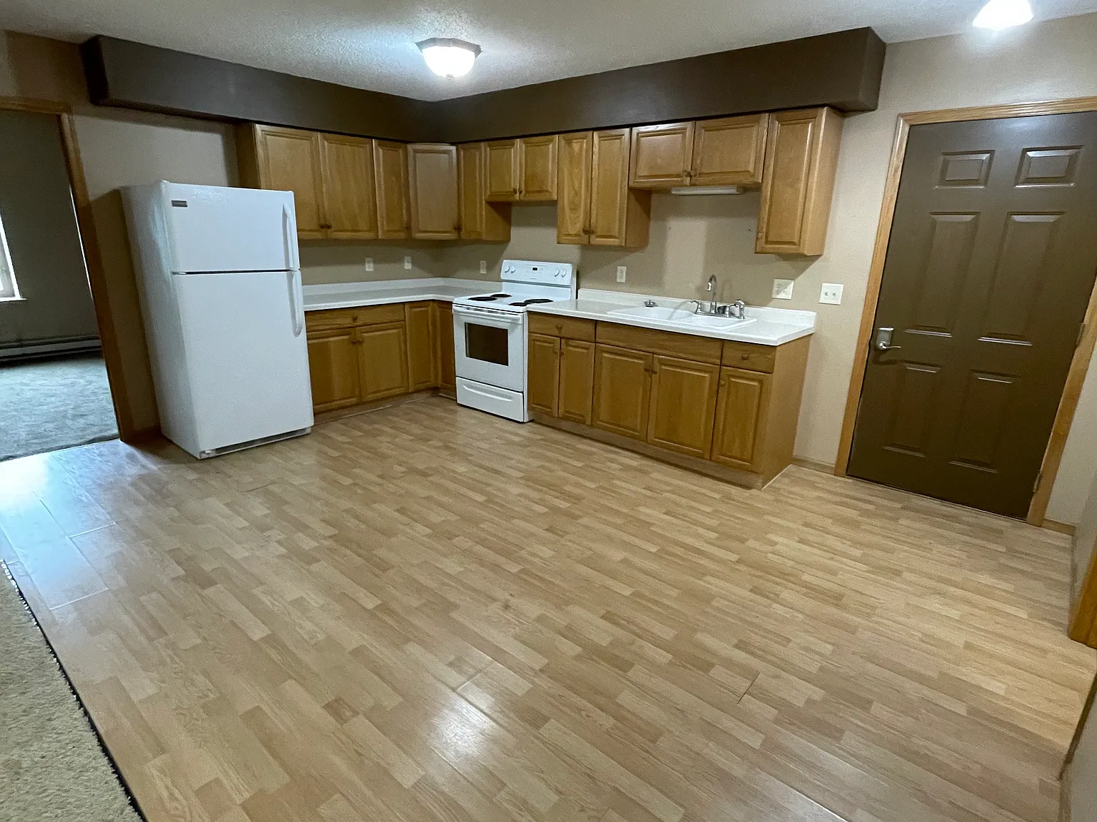 2 bed, 870 sqft, $975 — Photo 1