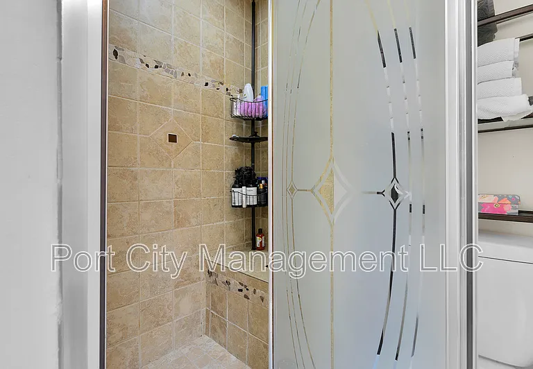 127 S Robinson St — Photo 17