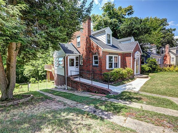 5th image of 718 Jefferson Pl