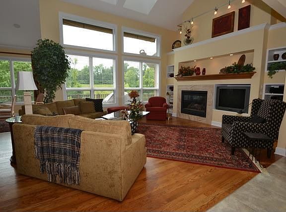5th image of 10020 Thoroughbred Ln