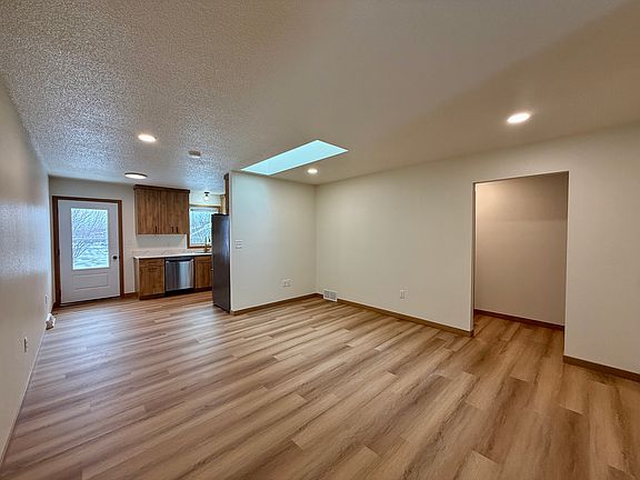 5th image of 1028 Castlewood Dr