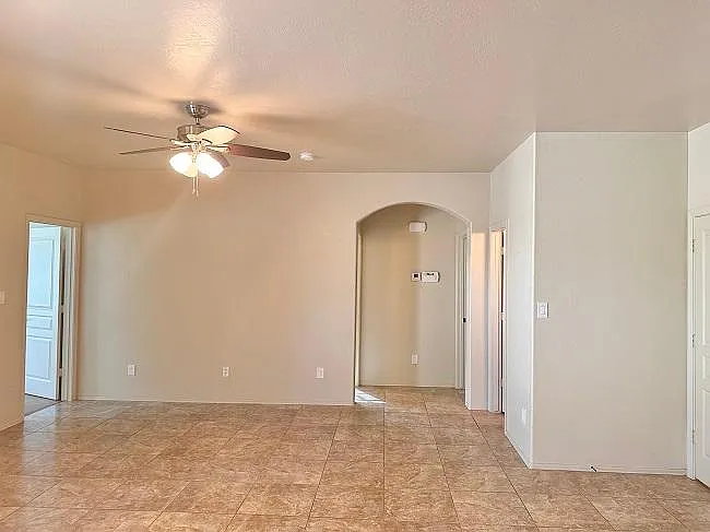 3 bed, 1422 sqft, $1,800 — Photo 4