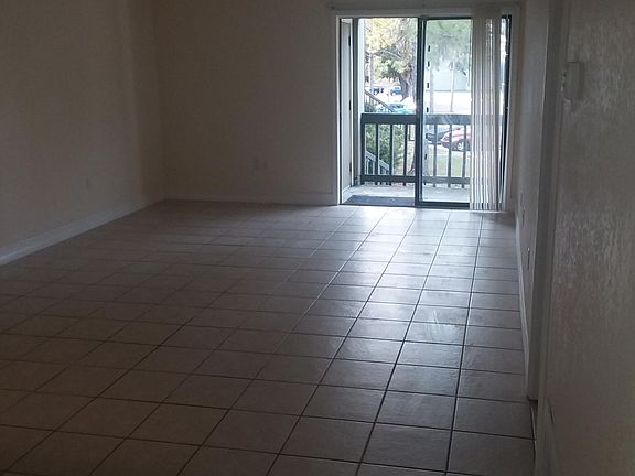 4th image of 318 Scottsdale Sq