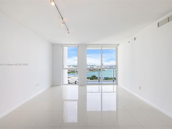 2nd image of 253 NE 2nd St APT 2405