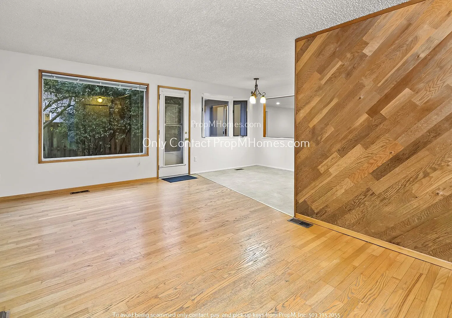 Beautiful Three Bedroom In Lake Oswego W/ A Bonus Room! — Photo 3