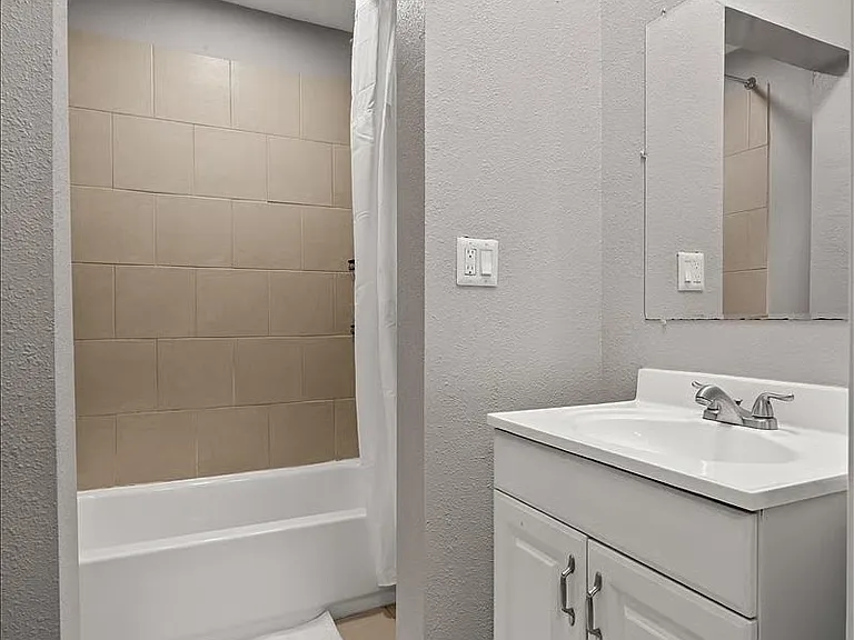 1114 E Armour Blvd #1SW — Photo 7