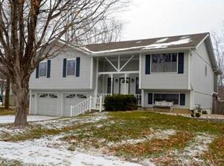 331 Oakhill Dr, Lansing, KS 66043