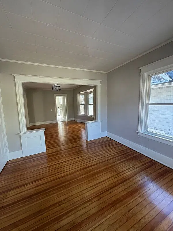 5 bed, 2.0 bath, 1070 sqft, $1,500 — Photo 3