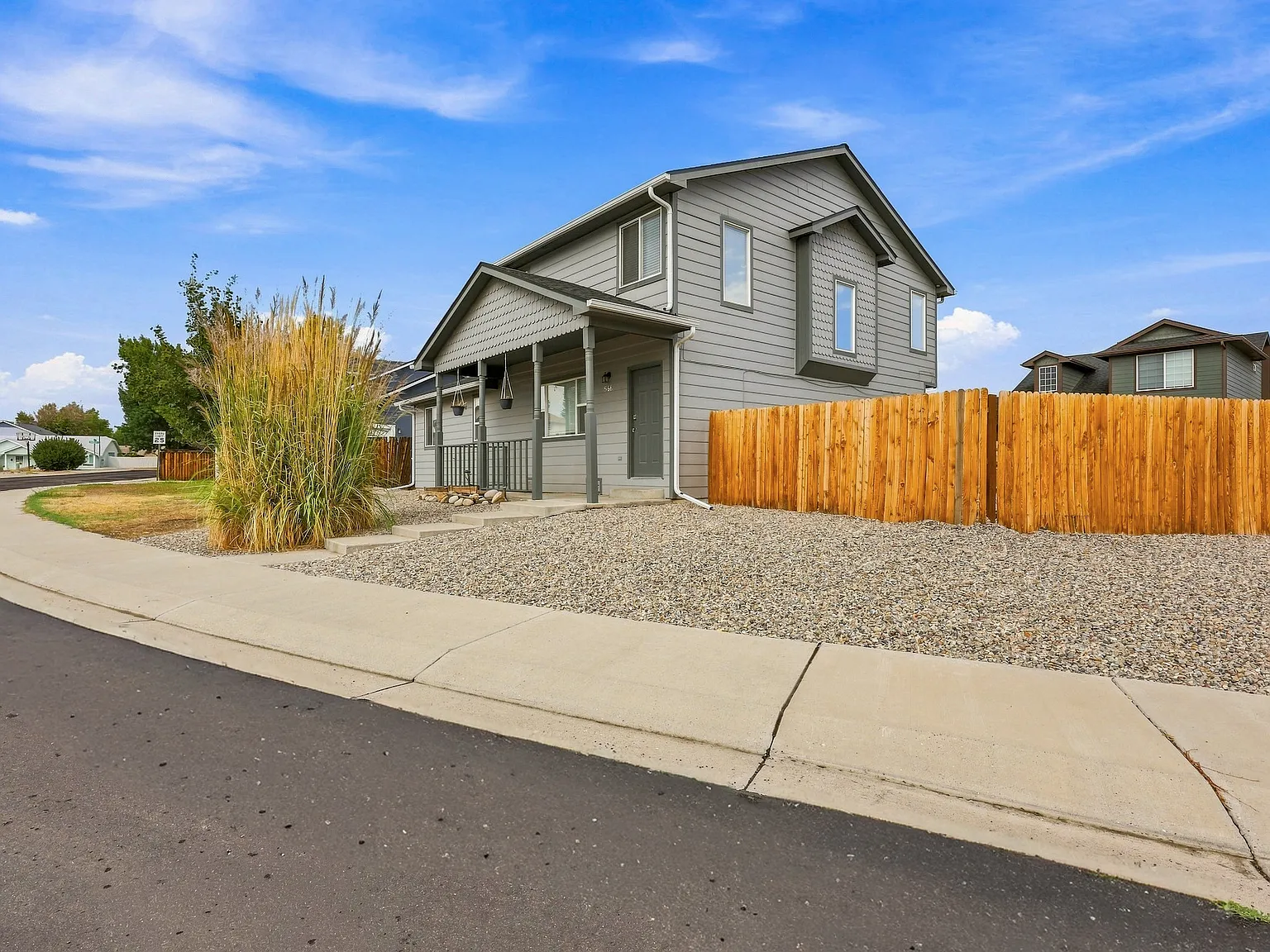 3 bed, 2.5 bath, 1342 sqft, $2,100 — Photo 2