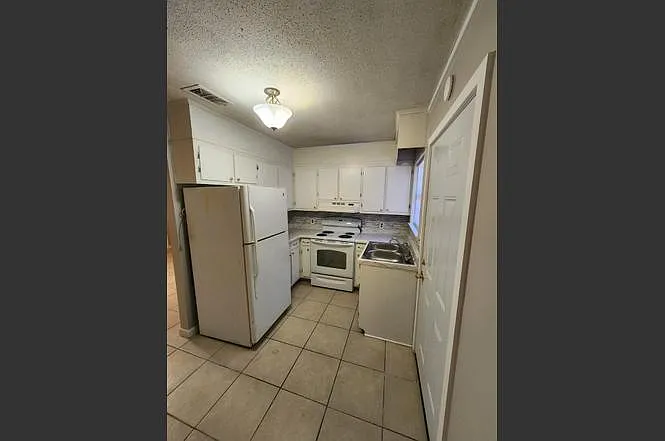 2 bed, 720 sqft, $1,200 — Photo 3