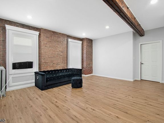 3rd image of 167 Milford Ave