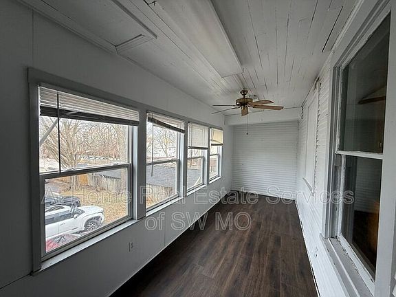 3rd image of 1021 E Walnut St APT 2