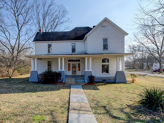 2nd image of 389 3rd St