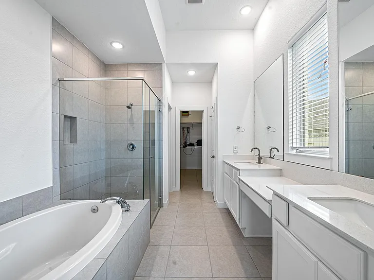2221 Forest Trace Ln — Photo 34