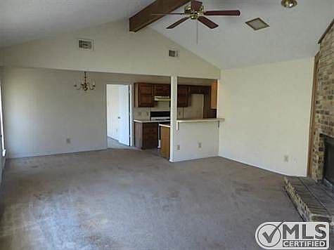3rd image of 831 Potomac Dr