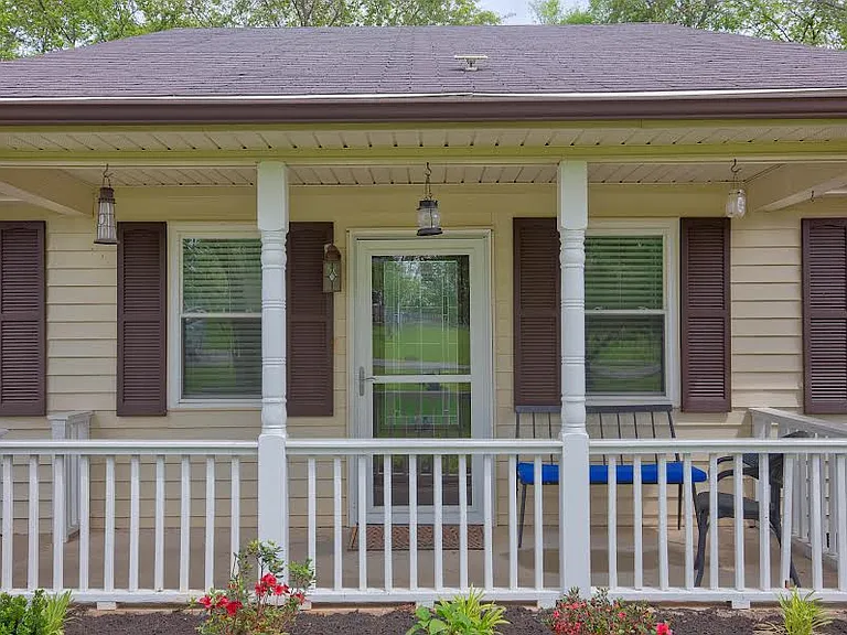 5252 Sallee Dr — Photo 1