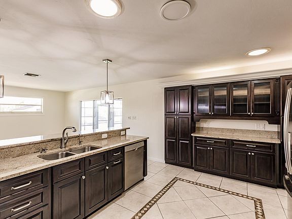3rd image of 2033 SE 27th Ter