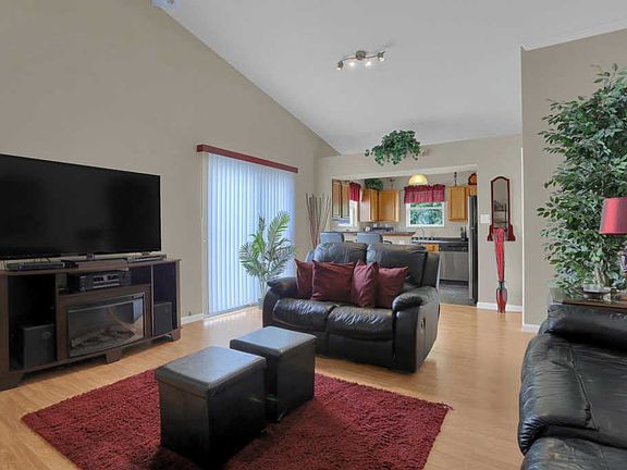 4th image of 1113 Garden Village Dr