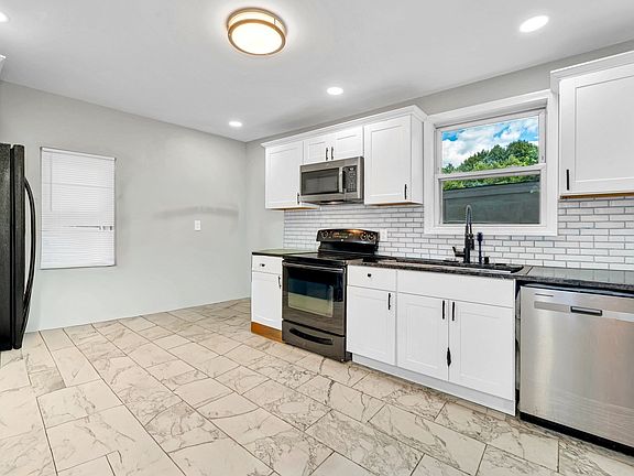 5th image of 108 Marble St