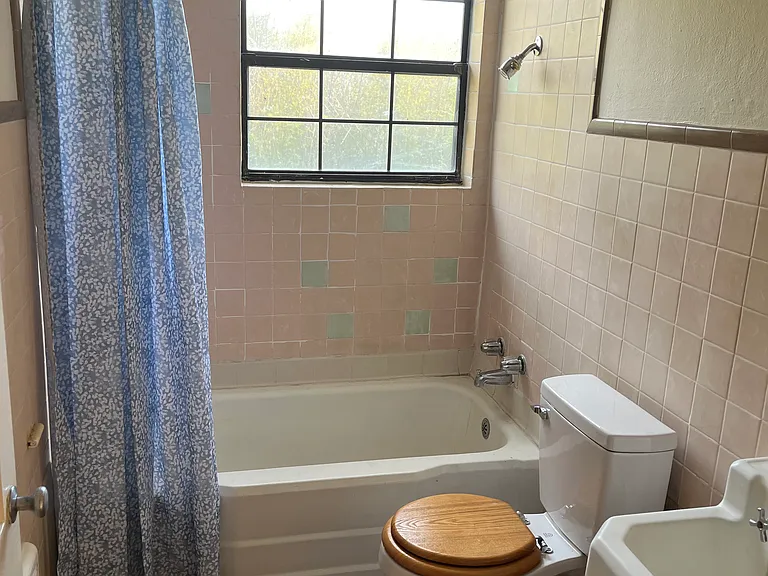 1914 E Pyron Ave — Photo 7