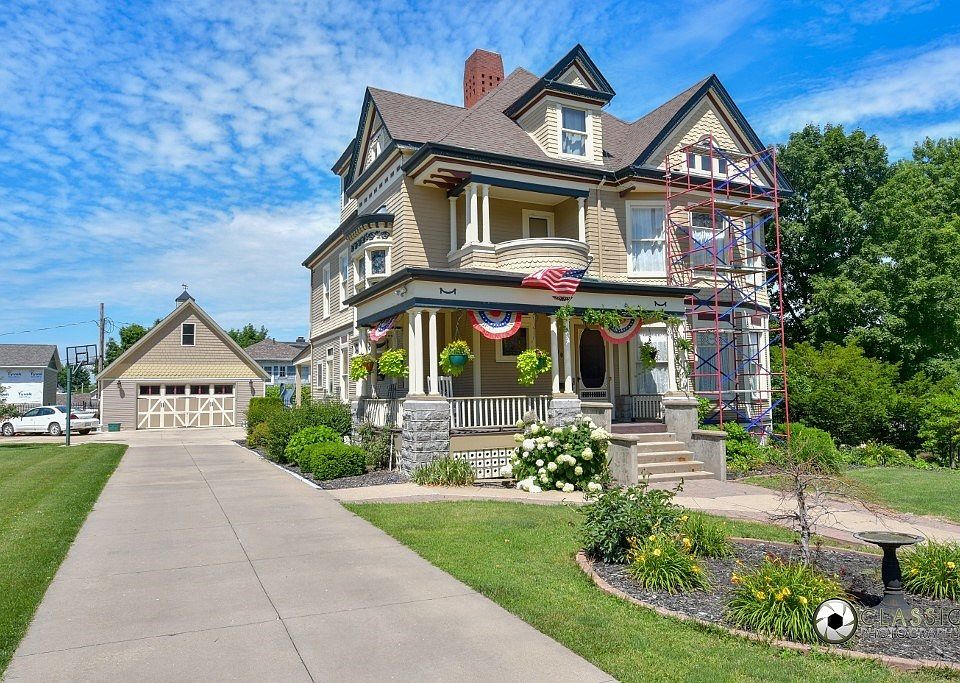 907 1st Ave, Vinton, IA 52349 Zillow