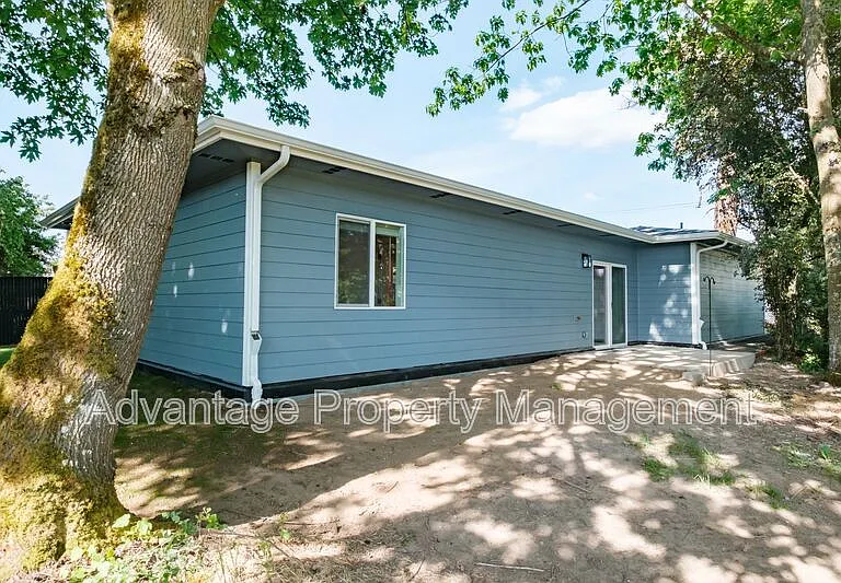 2190 SE Marion St — Photo 60