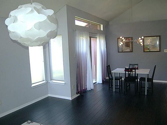 5th image of 1427 Roundstone Dr