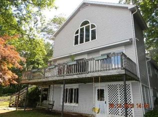 38 Burgess School Rd, Sturbridge, MA 01566