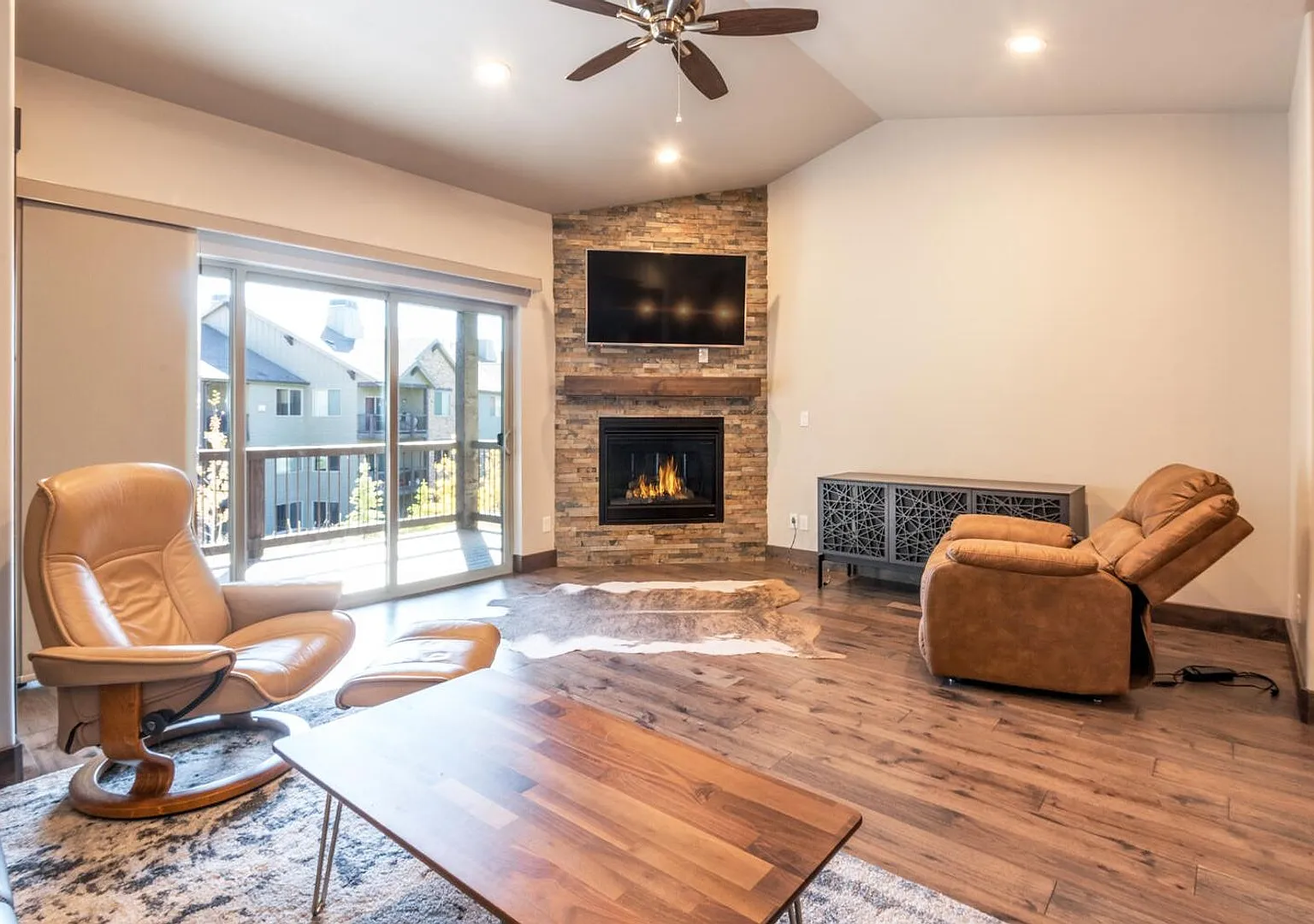 Modern Townhome in Black Rock Ridge — Photo 2