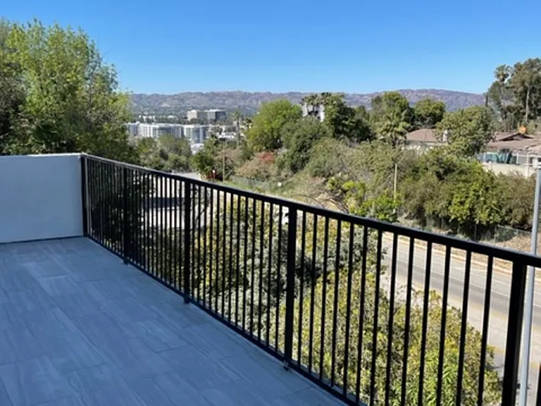 20811 Tiara St — Photo 27