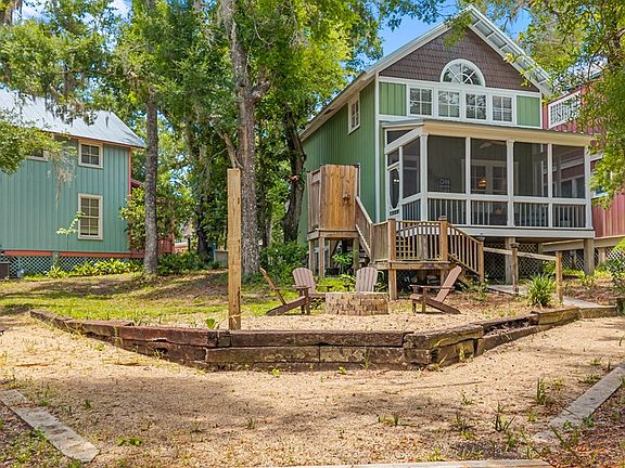 3rd image of 264 NE Maggie Cir