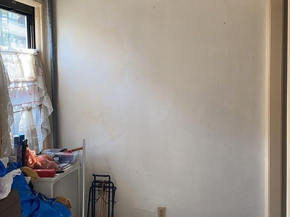 2nd image of 658 E 227th St Floor 1