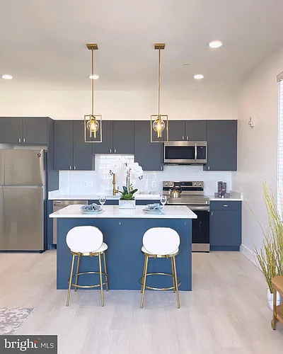 520 S Caroline St #301 Photo 1