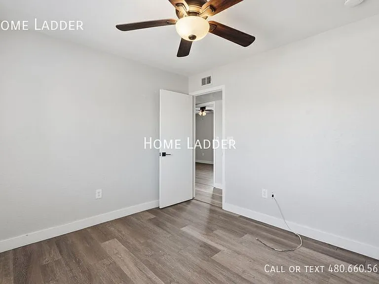 1125 E 1st St — Photo 12