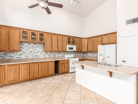 5th image of 10647 E Oakbrook St