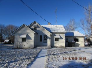 613 3rd St, Weyauwega, WI 54983