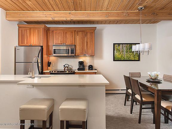 5th image of 617 E Cooper Ave #133
