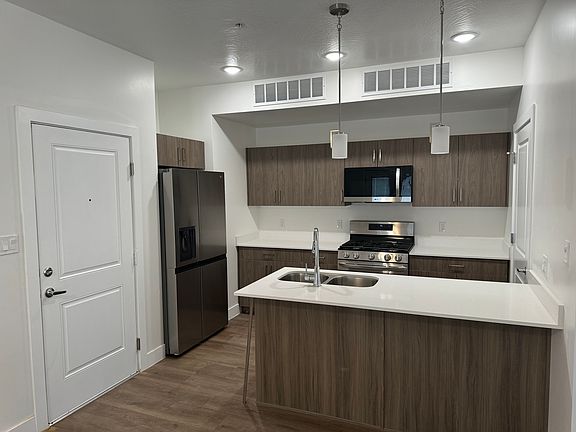 5th image of 375 N 4375 W #479