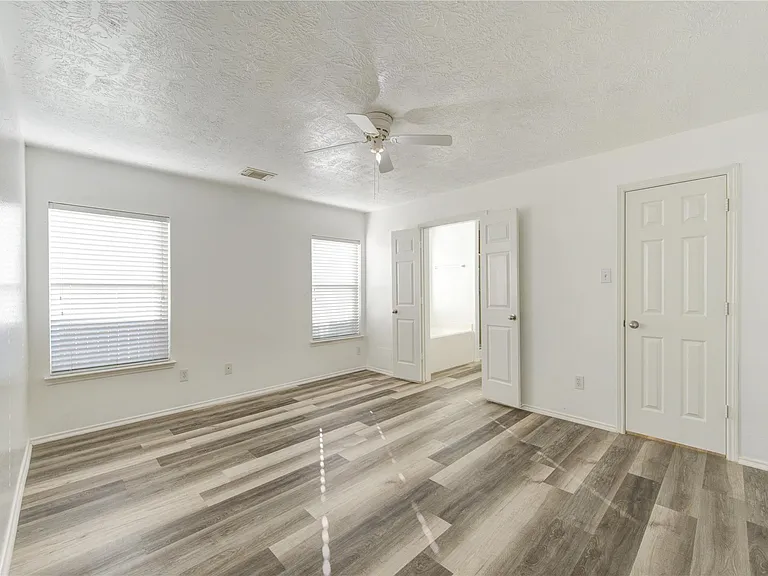 7930 Northfork Hollow Ln — Photo 25