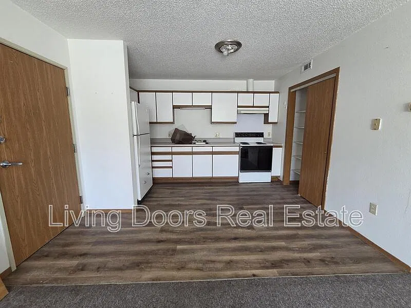 2 bed, 1.0 bath, $685 — Photo 2