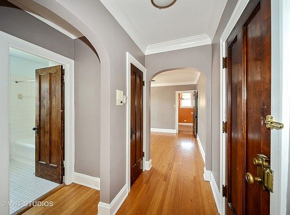 2nd image of 6316 N Artesian Ave APT 301