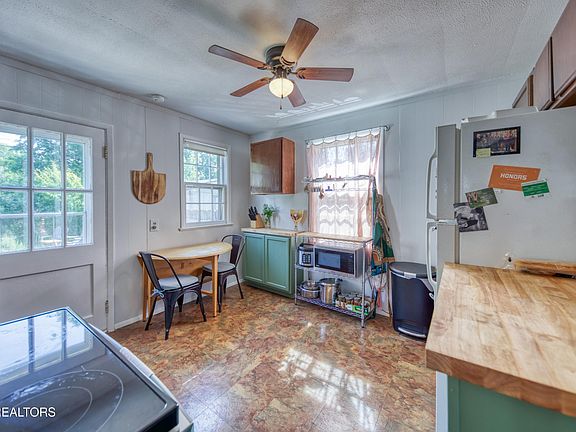 3rd image of 1930 W Gilbert Ln
