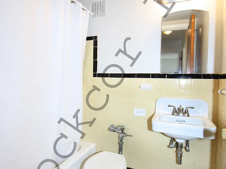 1531 Leyden St — Photo 6