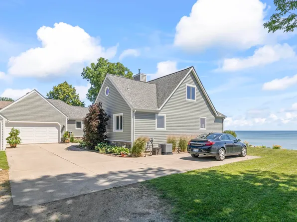 8329 Lakeshore Rd, Lexington, MI 48450