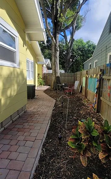 3026 Burlington Ave N — Photo 25