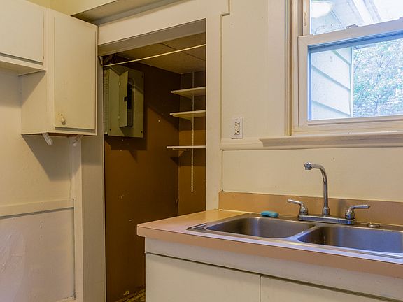 4th image of 4356 W 143rd St