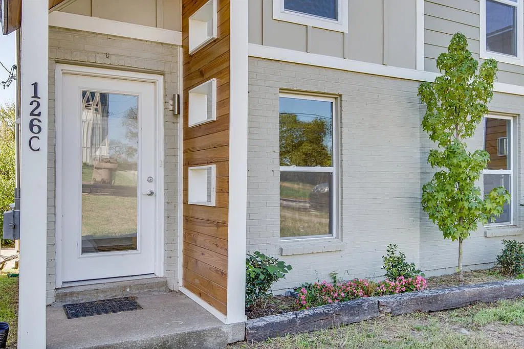 126 Fern Ave — Photo 3
