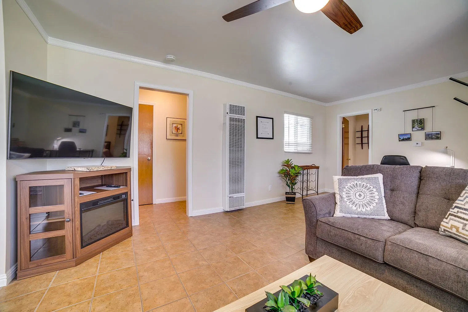 2 bed, 1.0 bath, 871 sqft, $2,756 — Photo 4